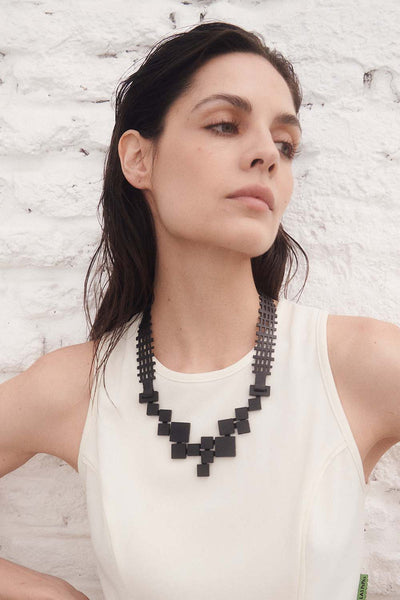 Iskin Sisters - Bauhaus Necklace Round Squares - Black