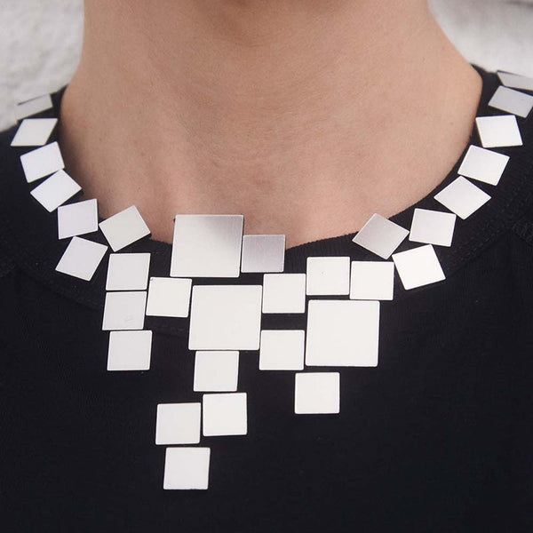 Iskin Sisters - Bauhaus V Necklace Squares - Silver