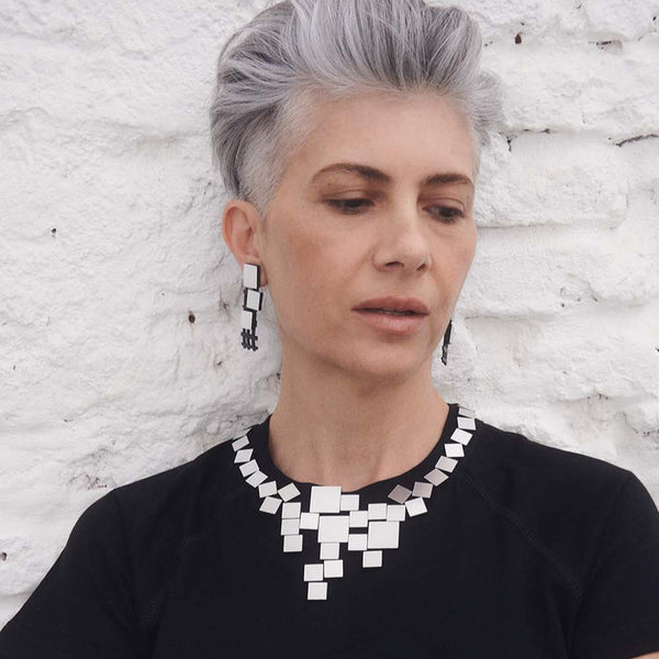 Iskin Sisters - Bauhaus V Necklace Squares - Silver