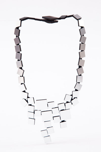 Iskin Sisters - Bauhaus V Necklace Squares - Silver