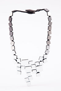 Iskin Sisters - Bauhaus V Necklace Squares - Silver