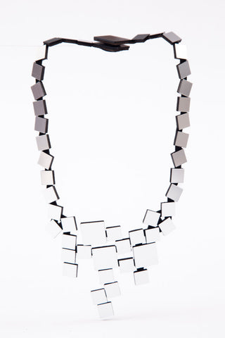 Iskin Sisters - Bauhaus V Necklace Squares - Silver