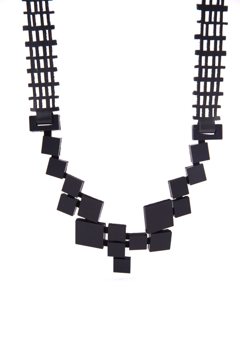 Iskin Sisters - Bauhaus Necklace Round Squares - Black