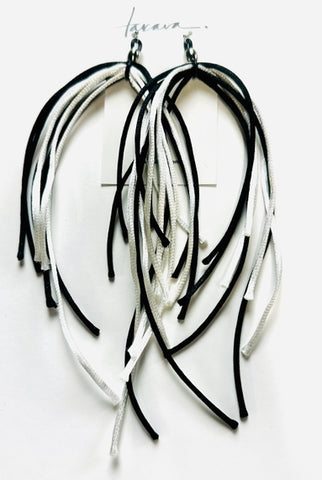 Silky Earrings - Black/White